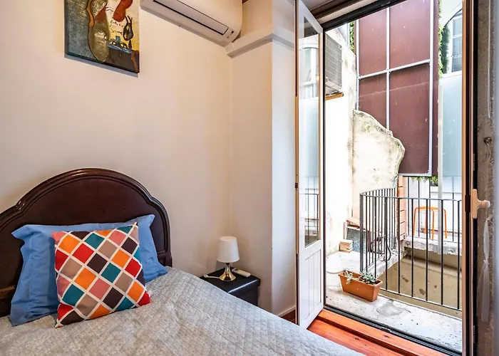 Akicity Alfama Radiant شقة *