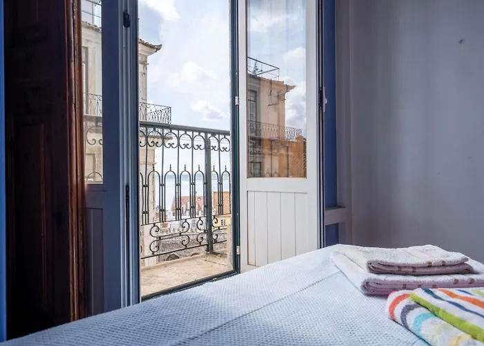 Akicity Alfama Radiant شقة